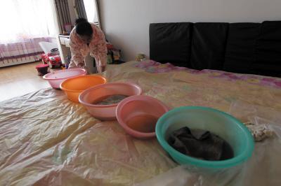 会昌楼上漏水，住户失联，小区没物管，业主维权难！律师来支招……